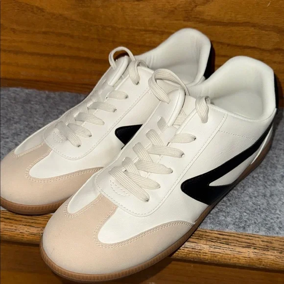 Dolce Vita Cream and Black Sneakers - Picture 4 of 8